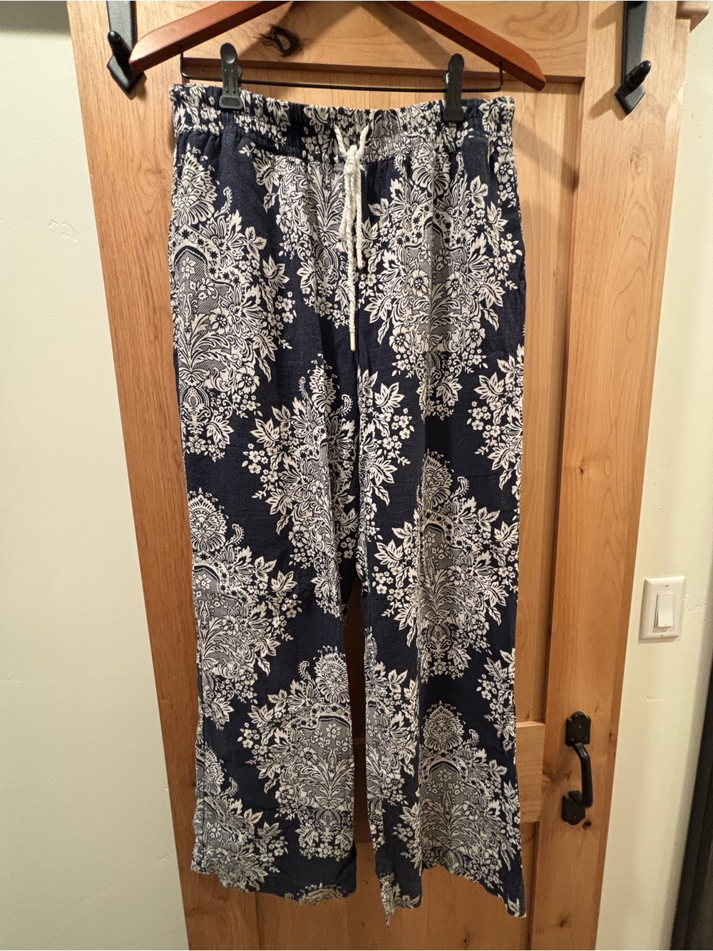 Joie Navy Blue and White Floral Drawstring Joggers